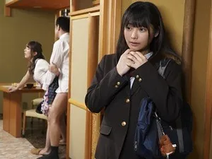 Cô bé mới lớn cướp chồng của mẹ