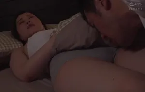 3 ngày ông xã đi bàn việc làm ăn, người vợ ở nhà nữa đêm bị bố người chồng mò vào phòng