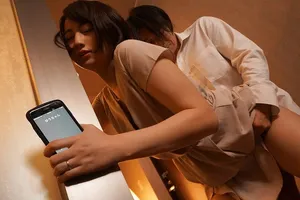 Cô vợ đi họp lớp rồi nện với nyc mặc cho chồng yêu ở nhà chờ